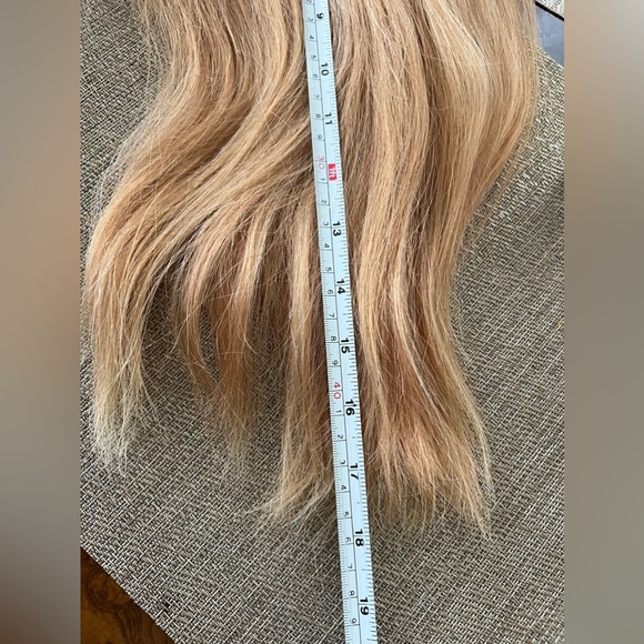 Uniwigs 16" 01R-Almond Frost 130% density 22" cap - Picture 8 of 8